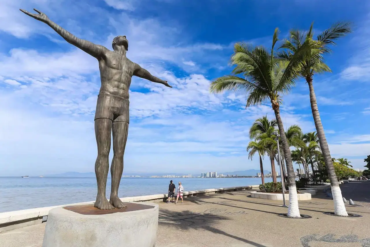 Escultura Lluvia | Arte contemporáneo en el Malecón de Puerto Vallarta